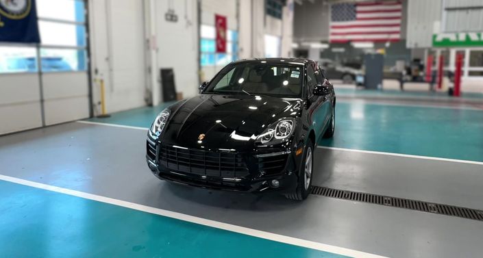 Thumbnail: 2017 Porsche Macan - 1