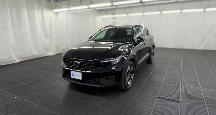 Thumbnail: 2025 Volvo XC40 - 1