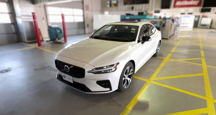 Thumbnail: 2025 Volvo S60 - 1