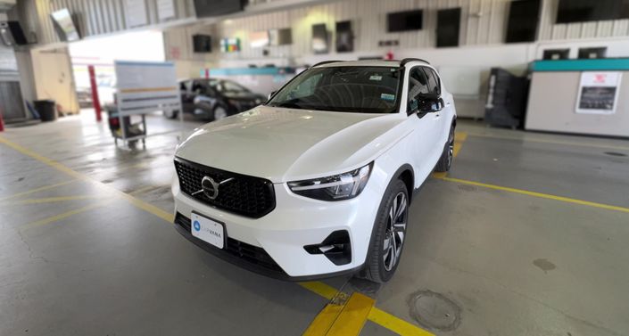 Thumbnail: 2025 Volvo XC40 - 1