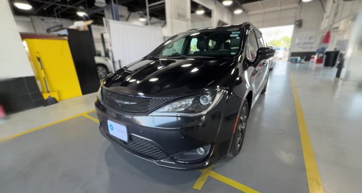 Thumbnail: 2018 Chrysler Pacifica - 1