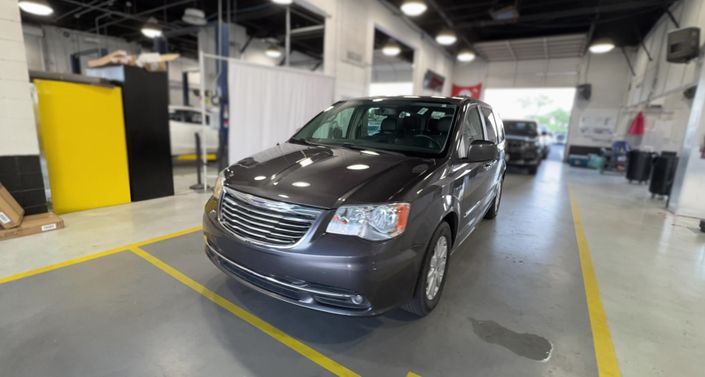 Thumbnail: 2016 Chrysler Town & Country - 1
