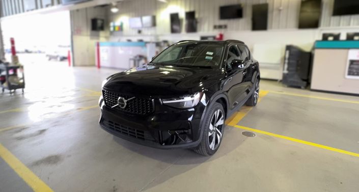 Thumbnail: 2025 Volvo XC40 - 1