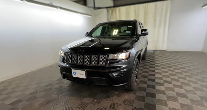 Thumbnail: 2017 Jeep Grand Cherokee - 1