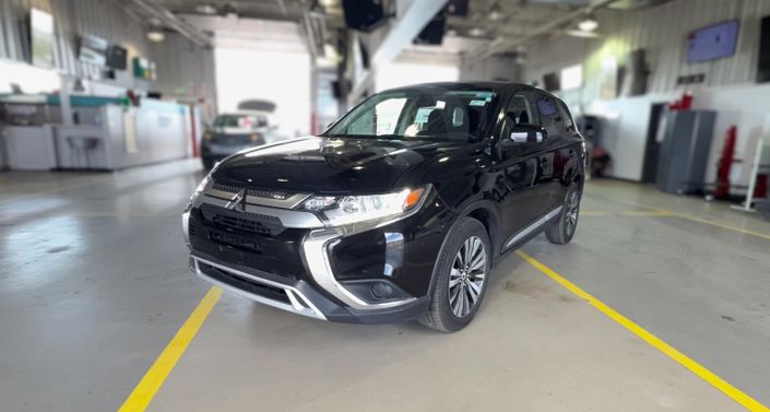 Thumbnail: 2020 Mitsubishi Outlander - 1