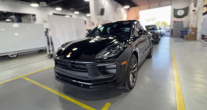 Thumbnail: 2023 Porsche Macan - 1