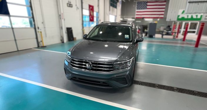 Thumbnail: 2022 Volkswagen Tiguan - 1