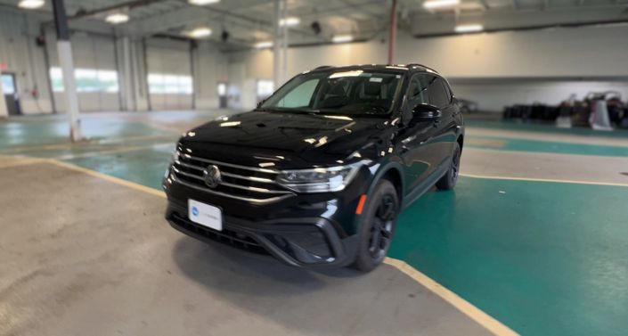 Thumbnail: 2022 Volkswagen Tiguan - 1