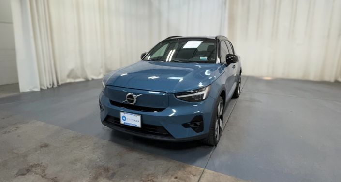 Thumbnail: 2023 Volvo XC40 - 1