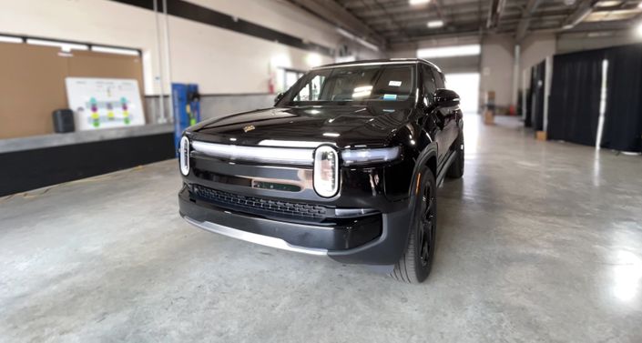 Thumbnail: 2025 Rivian R1S - 1