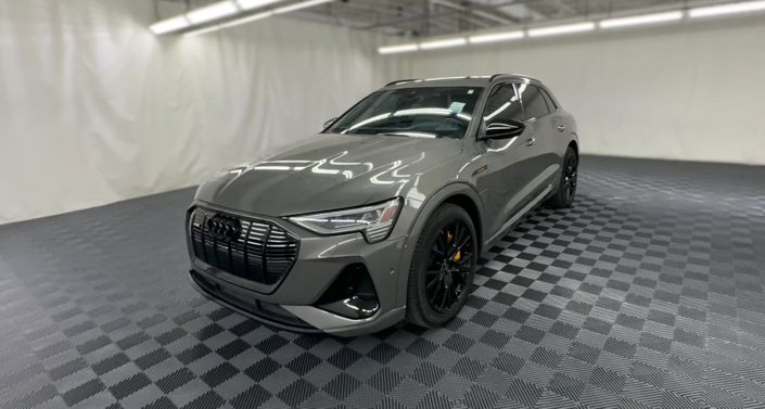 Thumbnail: 2022 Audi e-tron - 1