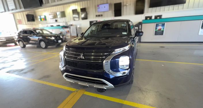 Thumbnail: 2023 Mitsubishi Outlander - 1