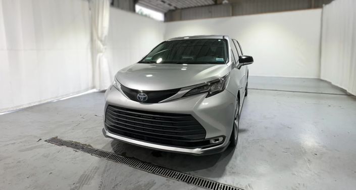Thumbnail: 2021 Toyota Sienna - 1