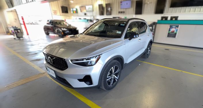 Thumbnail: 2024 Volvo XC40 - 1