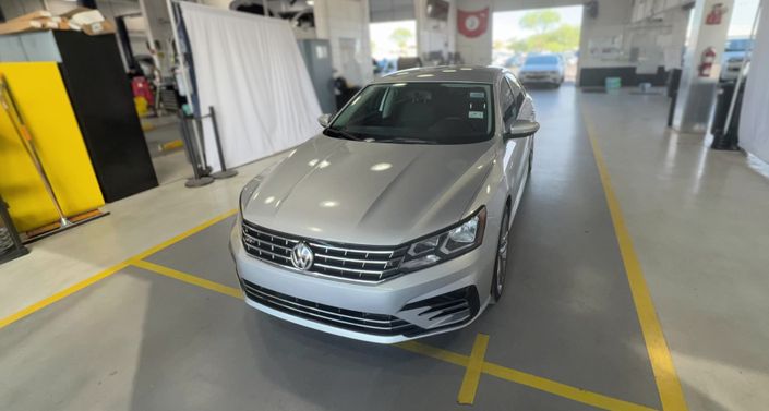 Thumbnail: 2018 Volkswagen Passat - 1