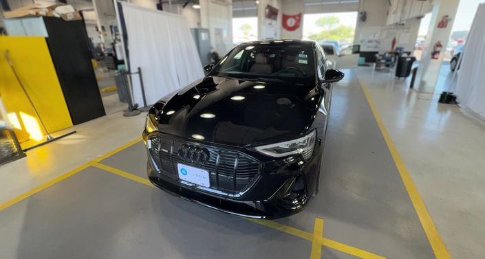 Thumbnail: 2022 Audi e-tron S - 1