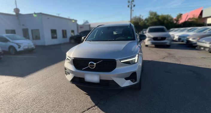 Thumbnail: 2024 Volvo XC40 - 1