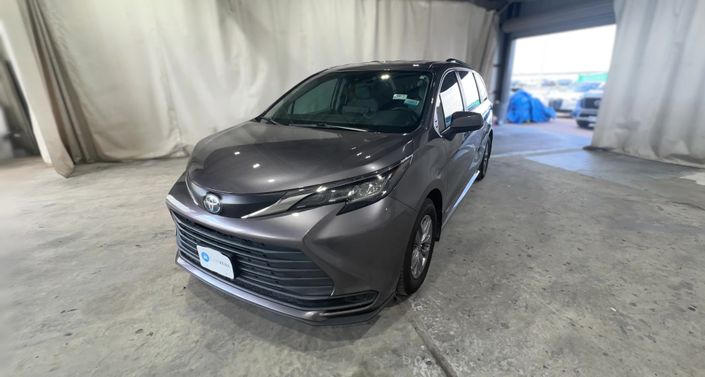 Thumbnail: 2021 Toyota Sienna - 1