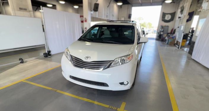 Thumbnail: 2017 Toyota Sienna - 1