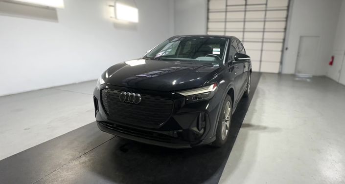 Thumbnail: 2022 Audi Q4 e-tron - 1