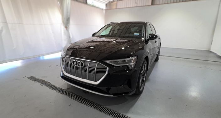 Thumbnail: 2022 Audi e-tron - 1