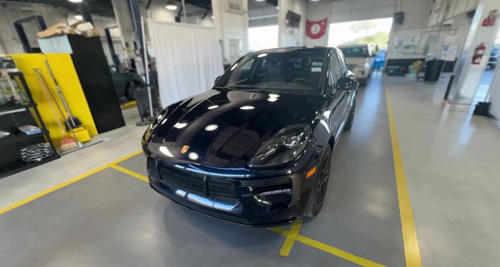 Thumbnail: 2020 Porsche Macan - 1