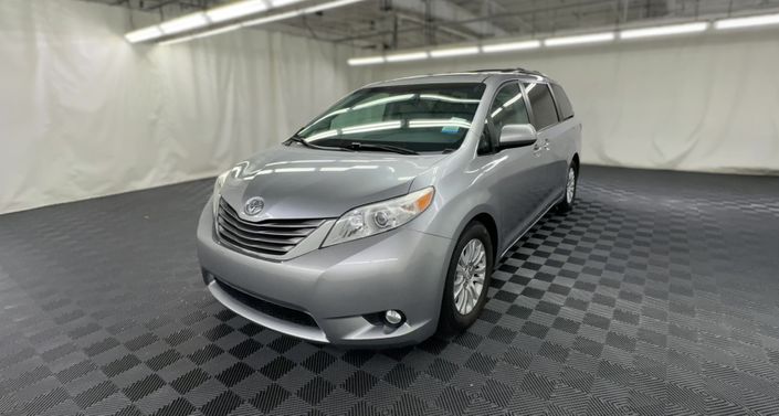 Thumbnail: 2017 Toyota Sienna - 1