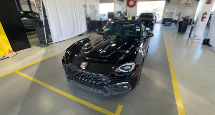 Thumbnail: 2017 Fiat 124 Spider - 1