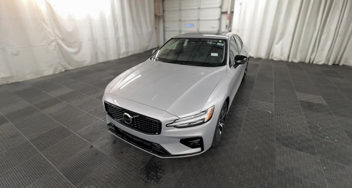 Thumbnail: 2024 Volvo S60 - 1