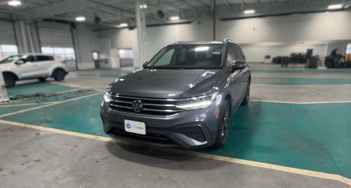 Thumbnail: 2022 Volkswagen Tiguan - 1