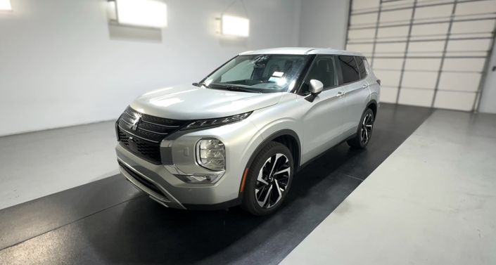 Thumbnail: 2023 Mitsubishi Outlander - 1