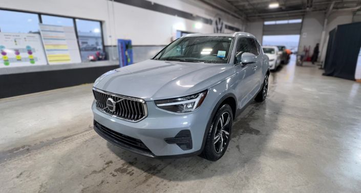 Thumbnail: 2024 Volvo XC40 - 1