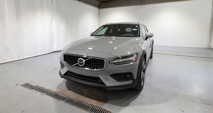 Thumbnail: 2025 Volvo V60 - 1
