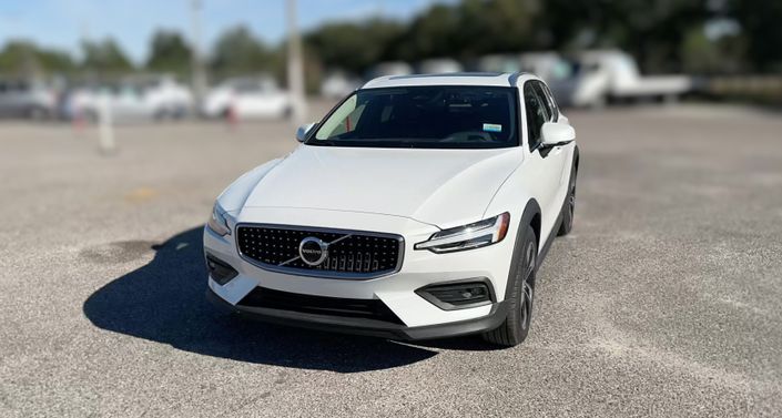 Thumbnail: 2025 Volvo V60 - 1