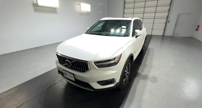 Thumbnail: 2022 Volvo XC40 - 1