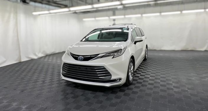 Thumbnail: 2021 Toyota Sienna - 1
