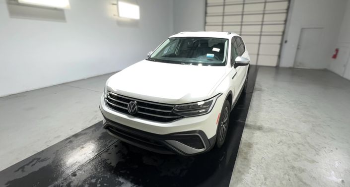 Thumbnail: 2024 Volkswagen Tiguan - 1