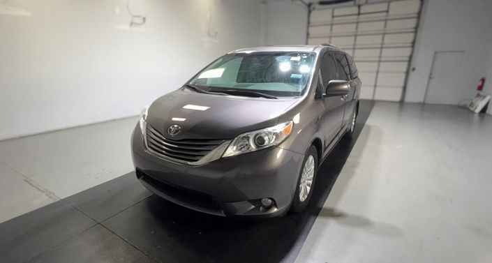 Thumbnail: 2015 Toyota Sienna - 1