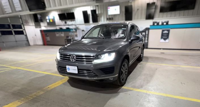 Thumbnail: 2016 Volkswagen Touareg - 1