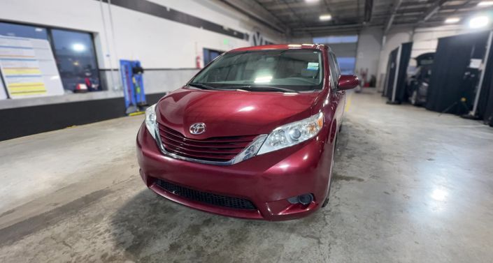 Thumbnail: 2017 Toyota Sienna - 1