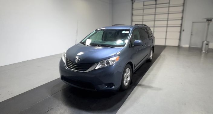 Thumbnail: 2014 Toyota Sienna - 1