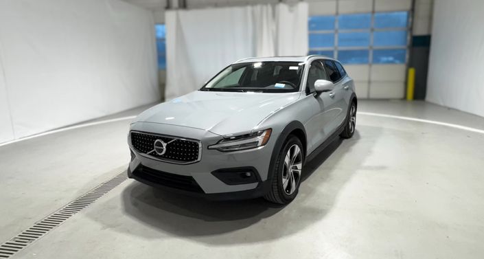 Thumbnail: 2025 Volvo V60 - 1