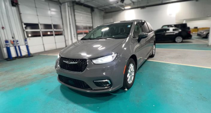 2023 Chrysler Pacifica Touring L -
                  Beverly, NJ