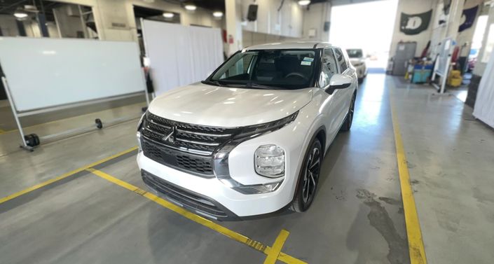 Thumbnail: 2022 Mitsubishi Outlander - 1