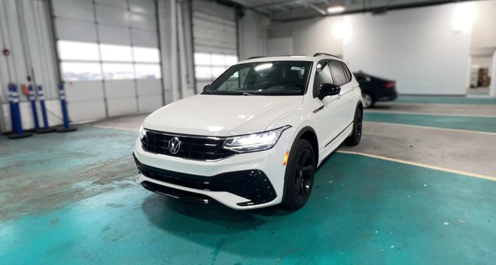 Thumbnail: 2023 Volkswagen Tiguan - 1