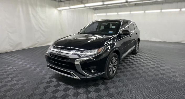 Thumbnail: 2019 Mitsubishi Outlander - 1