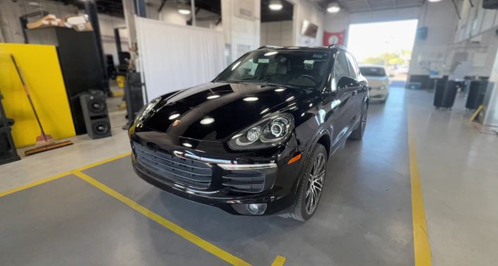 Thumbnail: 2017 Porsche Cayenne - 1