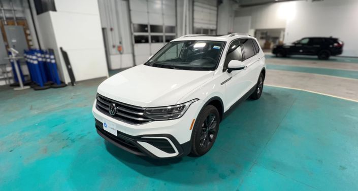 Thumbnail: 2022 Volkswagen Tiguan - 1