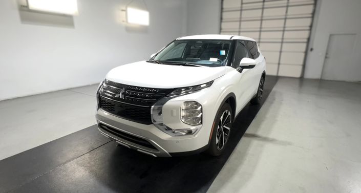 Thumbnail: 2024 Mitsubishi Outlander - 1