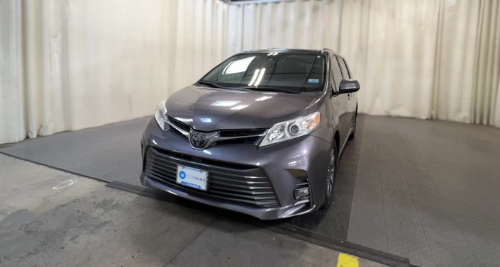 Thumbnail: 2018 Toyota Sienna - 1